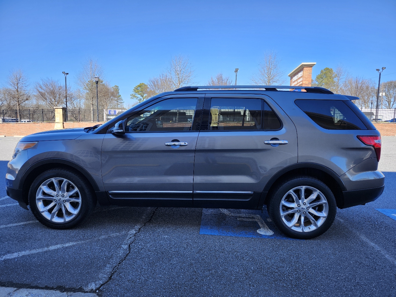 Ford Explorer XLT 4WD 2013