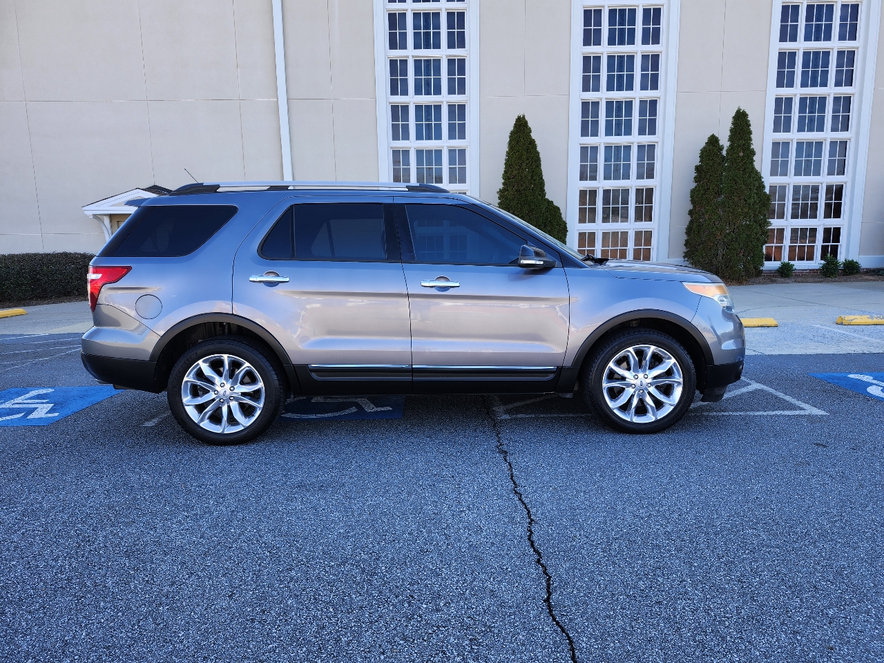 Ford Explorer XLT 4WD 2013