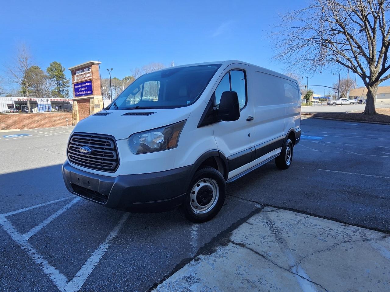 Ford Transit 250 Van Low Roof 60/40 Pass.130-in. WB 2017