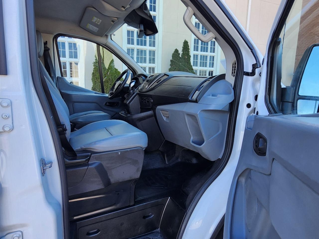 Ford Transit 250 Van Low Roof 60/40 Pass.130-in. WB 2017