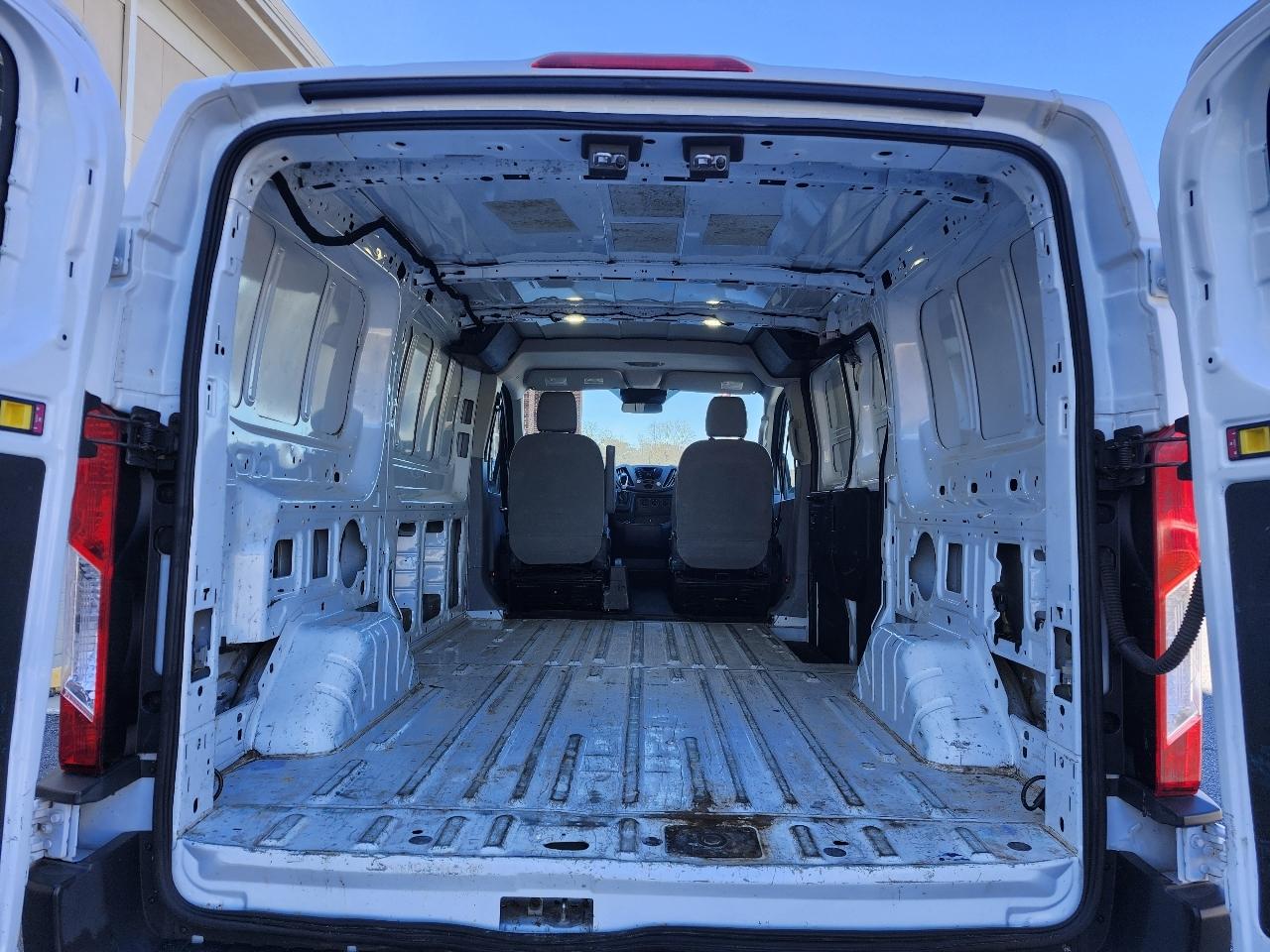 Ford Transit 250 Van Low Roof 60/40 Pass.130-in. WB 2017