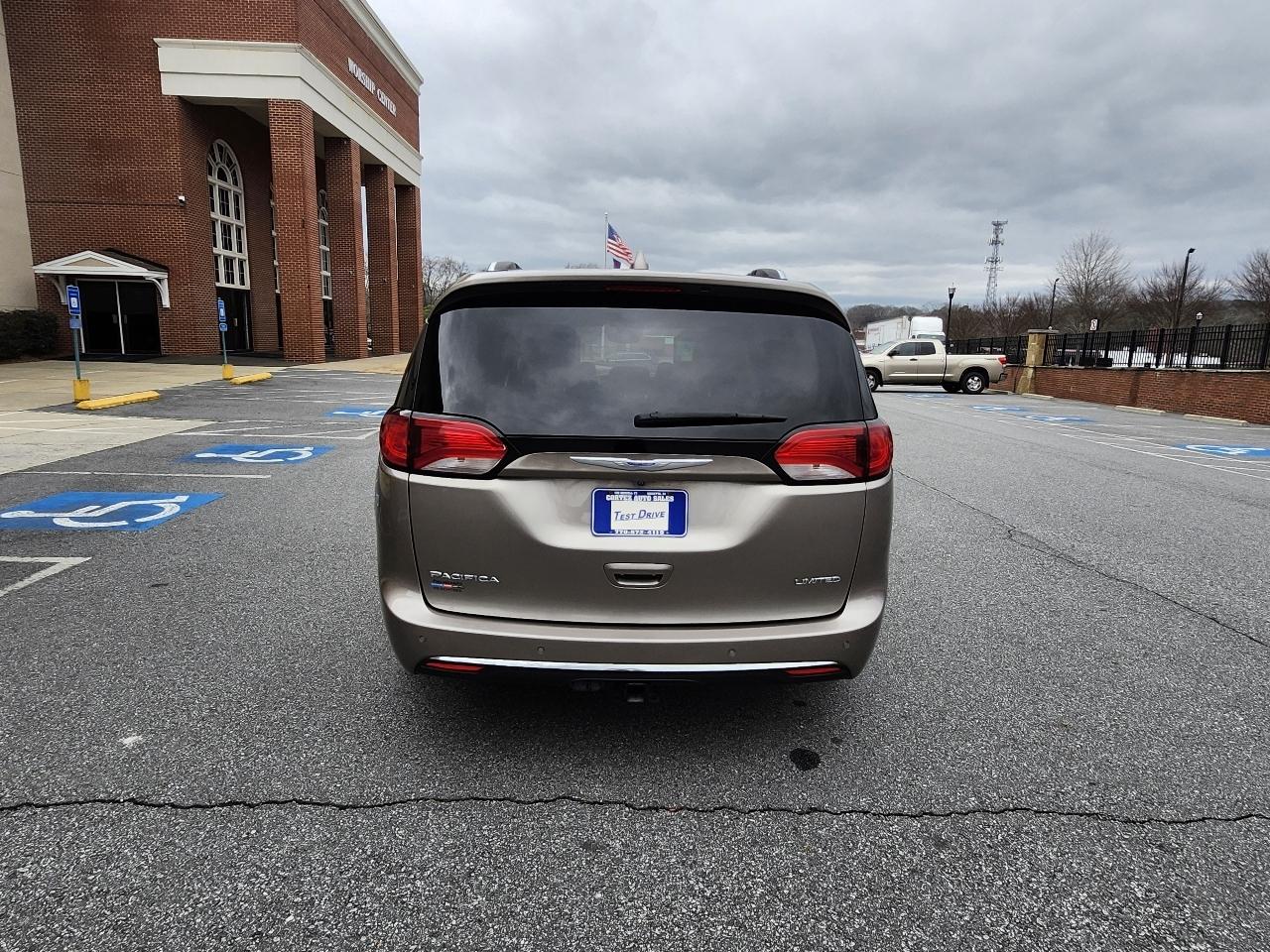 Chrysler Pacifica Limited 2018