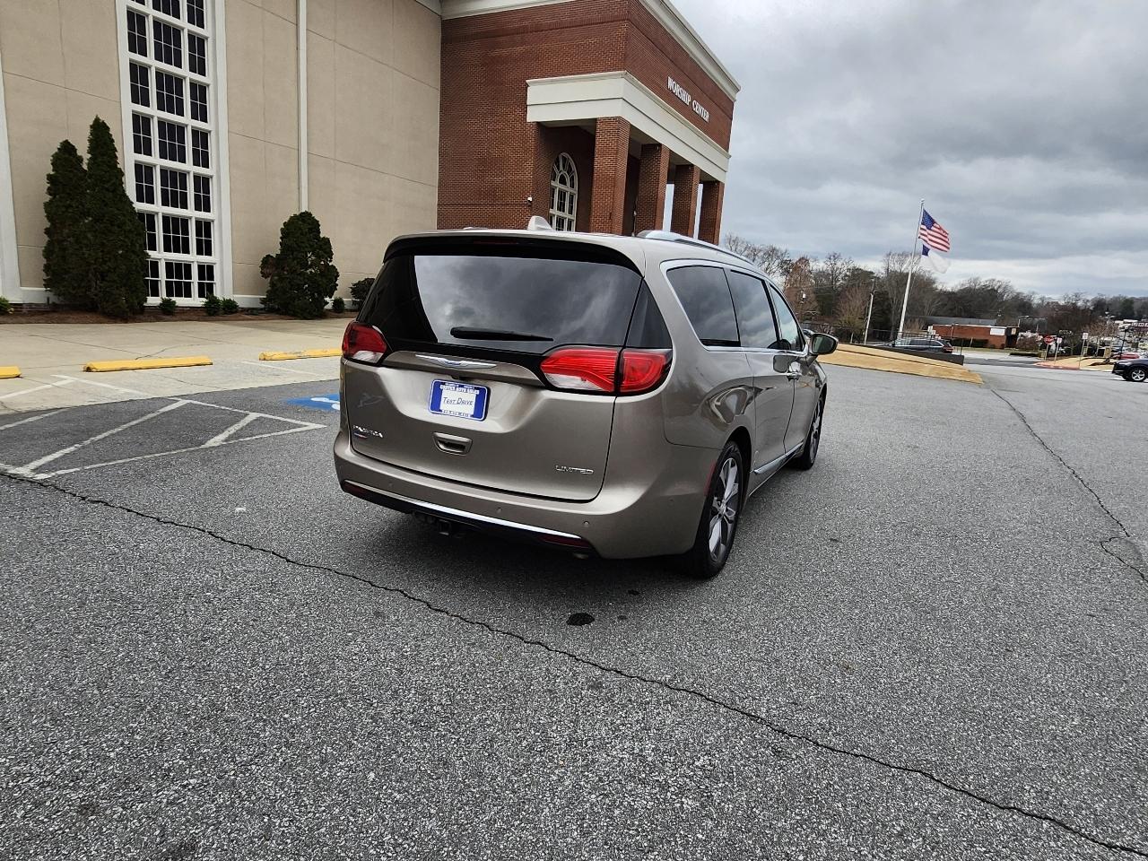 Chrysler Pacifica Limited 2018