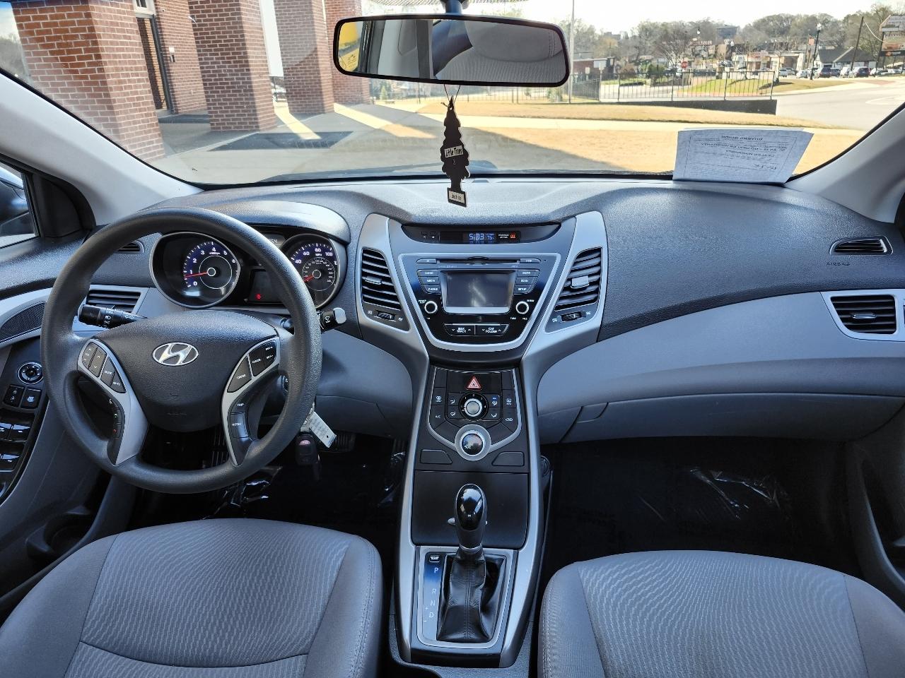 Hyundai Elantra SE 6AT 2016