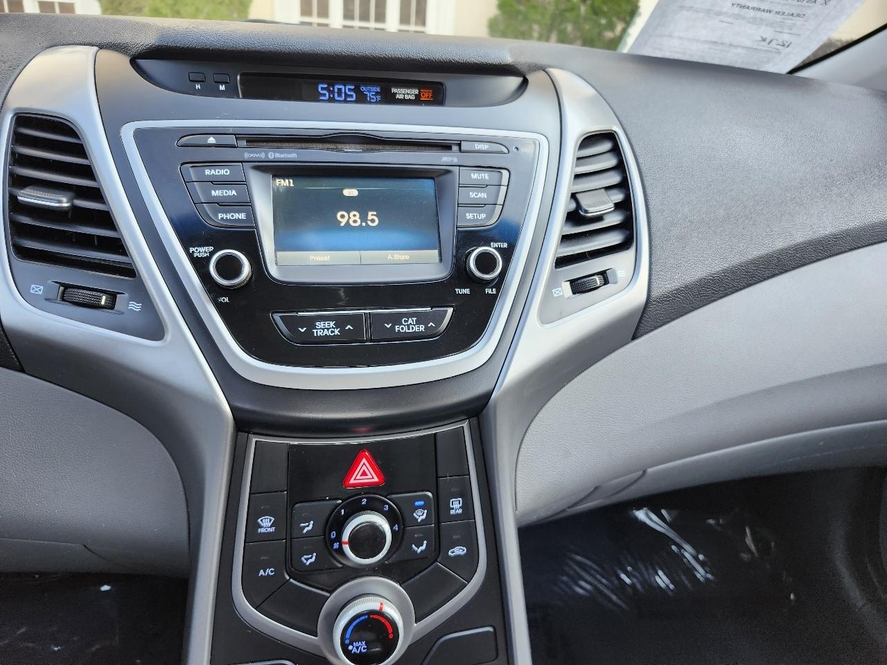 Hyundai Elantra SE 6AT 2016