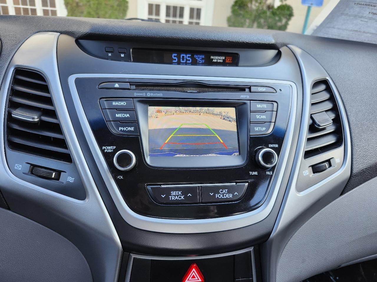 Hyundai Elantra SE 6AT 2016