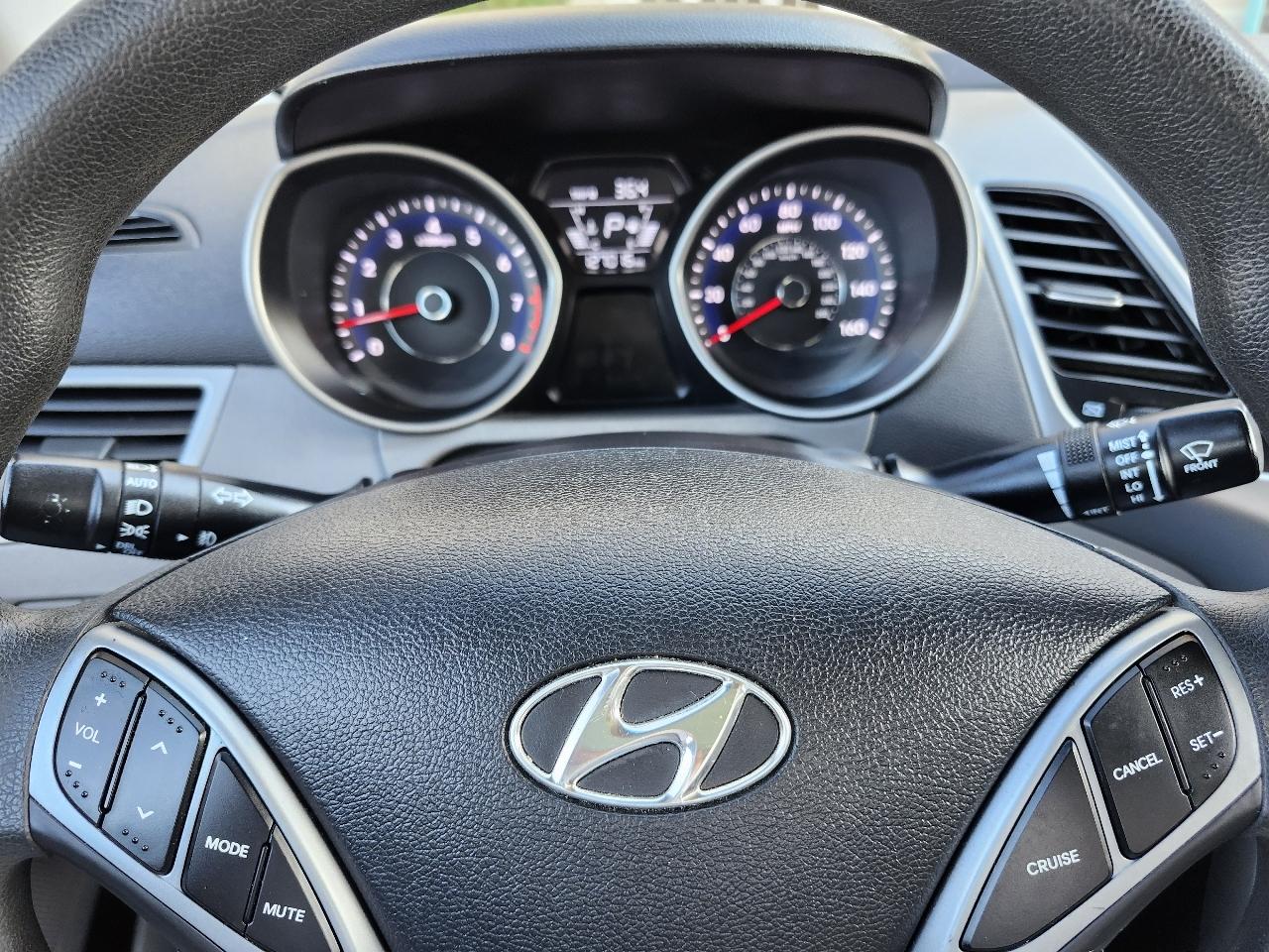 Hyundai Elantra SE 6AT 2016