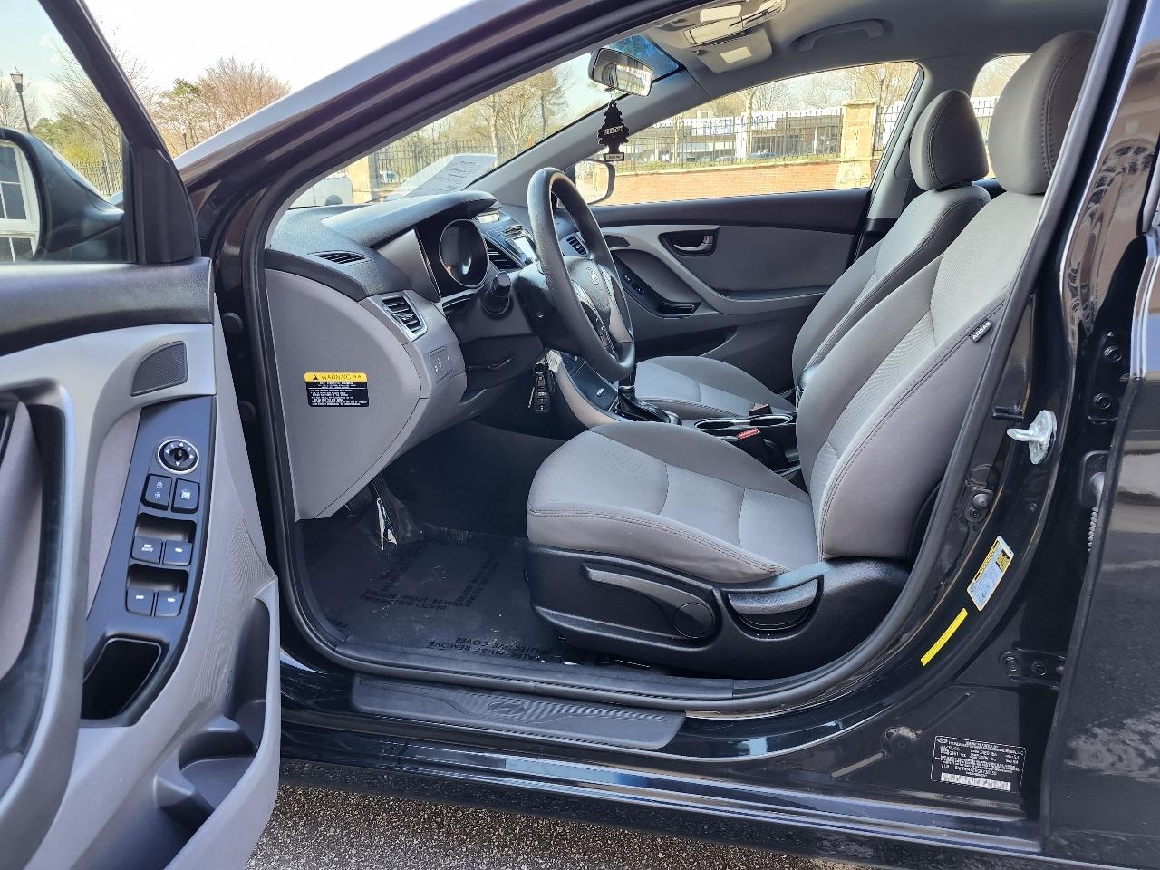 Hyundai Elantra SE 6AT 2016