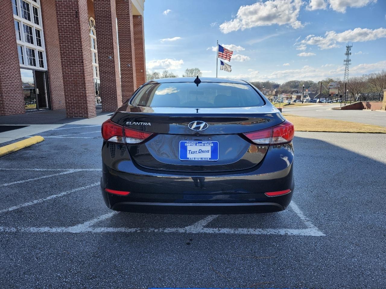 Hyundai Elantra SE 6AT 2016