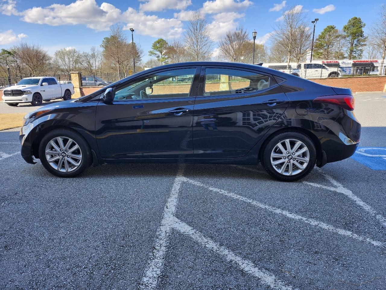 Hyundai Elantra SE 6AT 2016