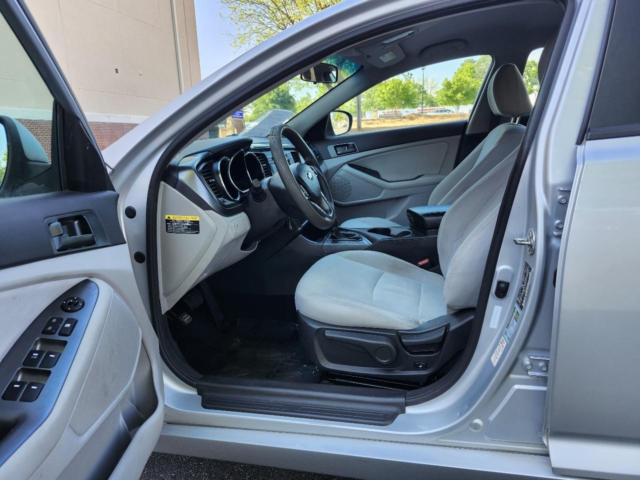 Kia Optima LX MT 2013