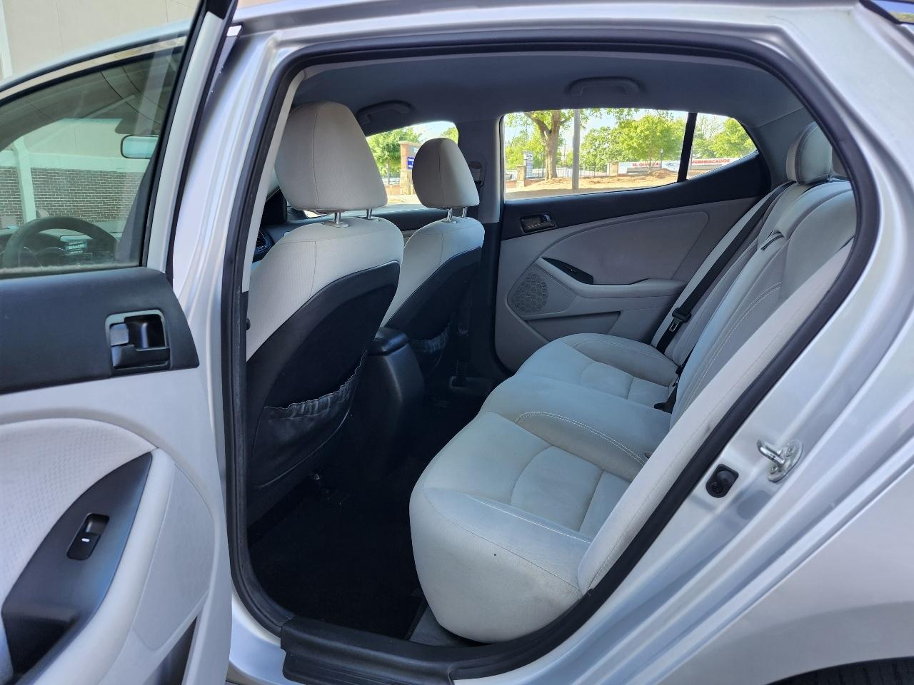 Kia Optima LX MT 2013