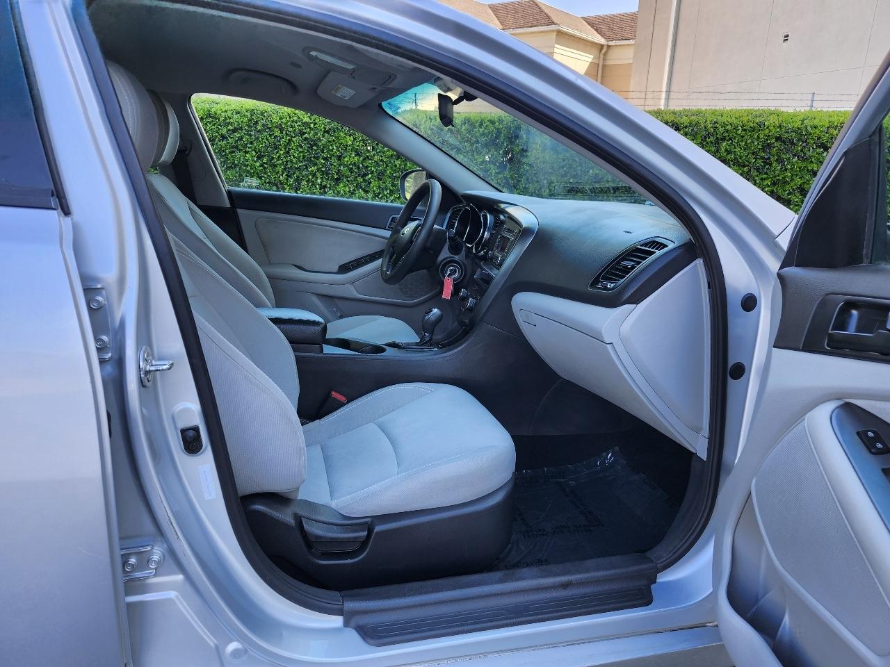 Kia Optima LX MT 2013