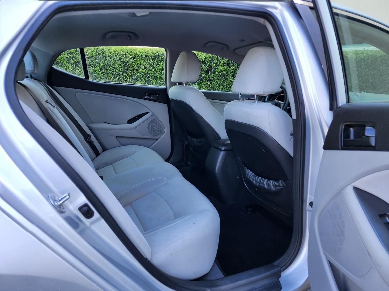 Kia Optima LX MT 2013