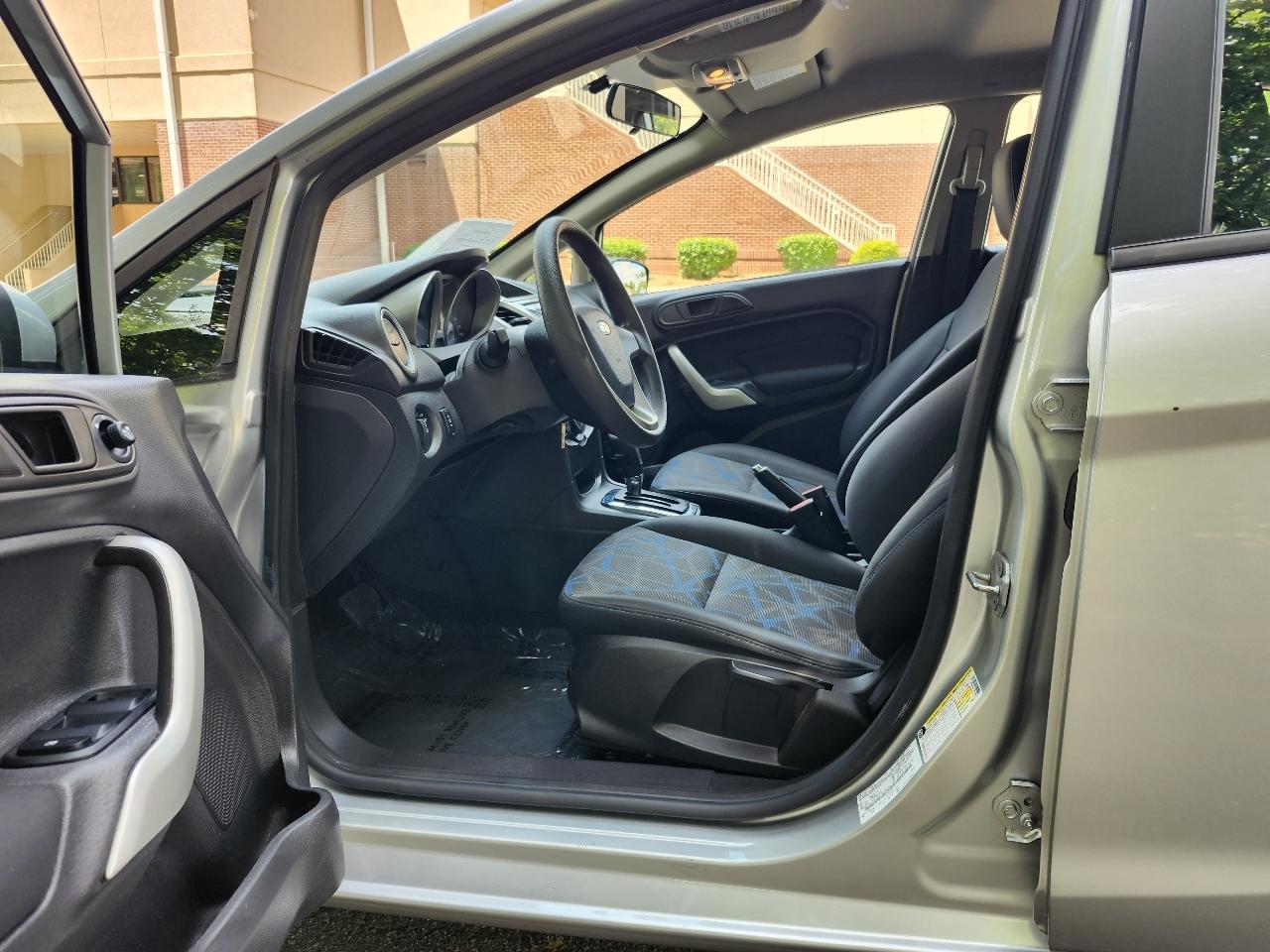 Ford Fiesta SE Hatchback 2012