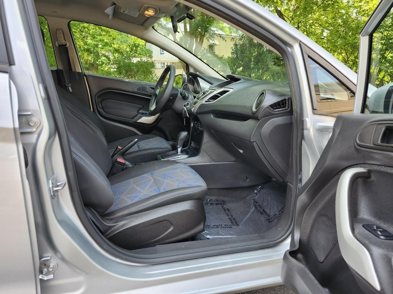 Ford Fiesta SE Hatchback 2012