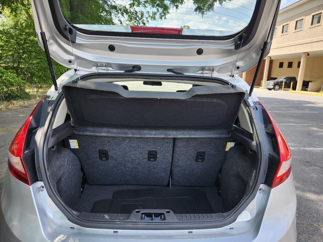 Ford Fiesta SE Hatchback 2012