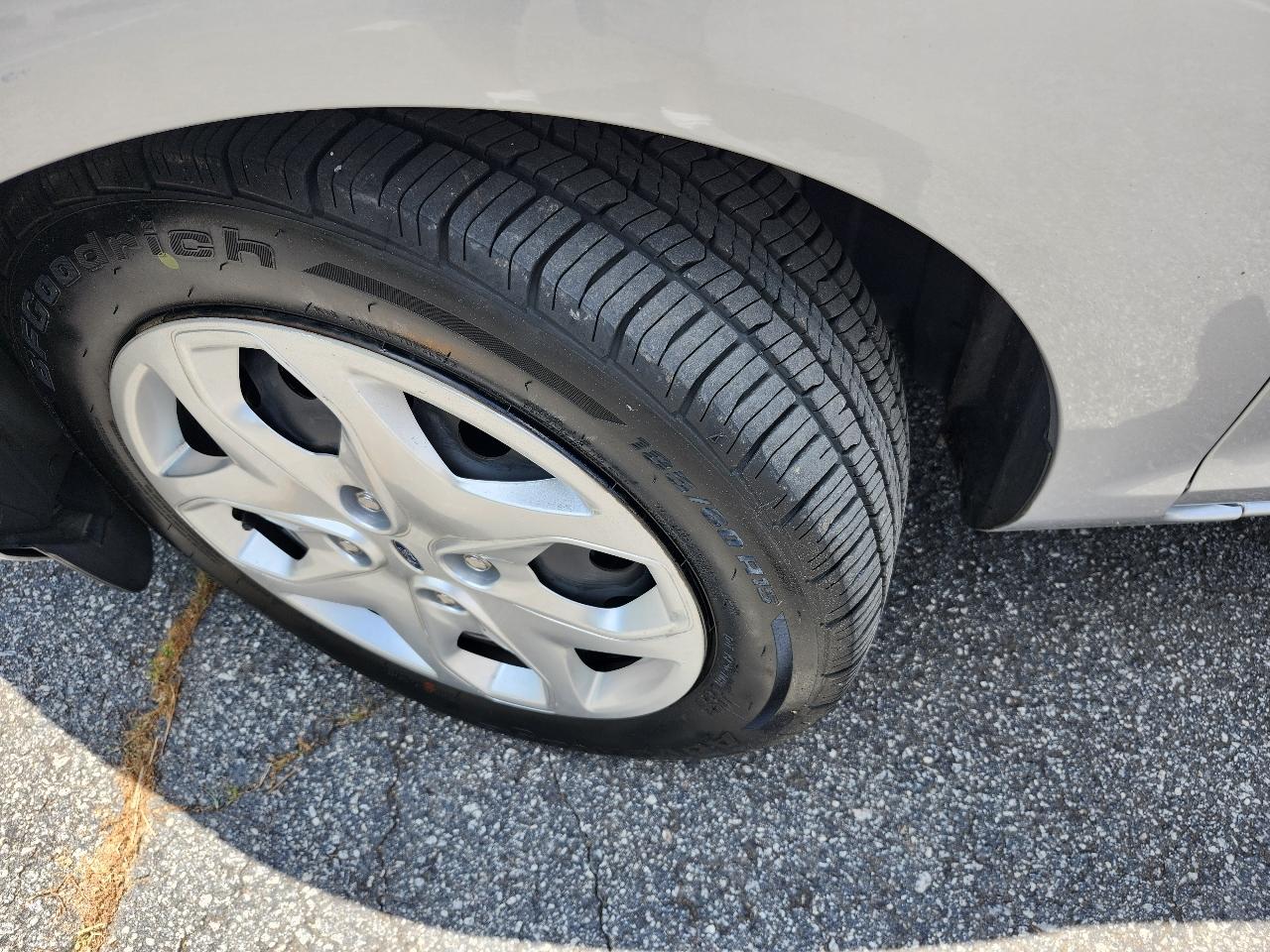 Ford Fiesta SE Hatchback 2012