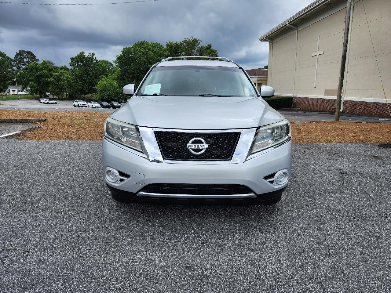 Nissan Pathfinder LE 2WD 2013