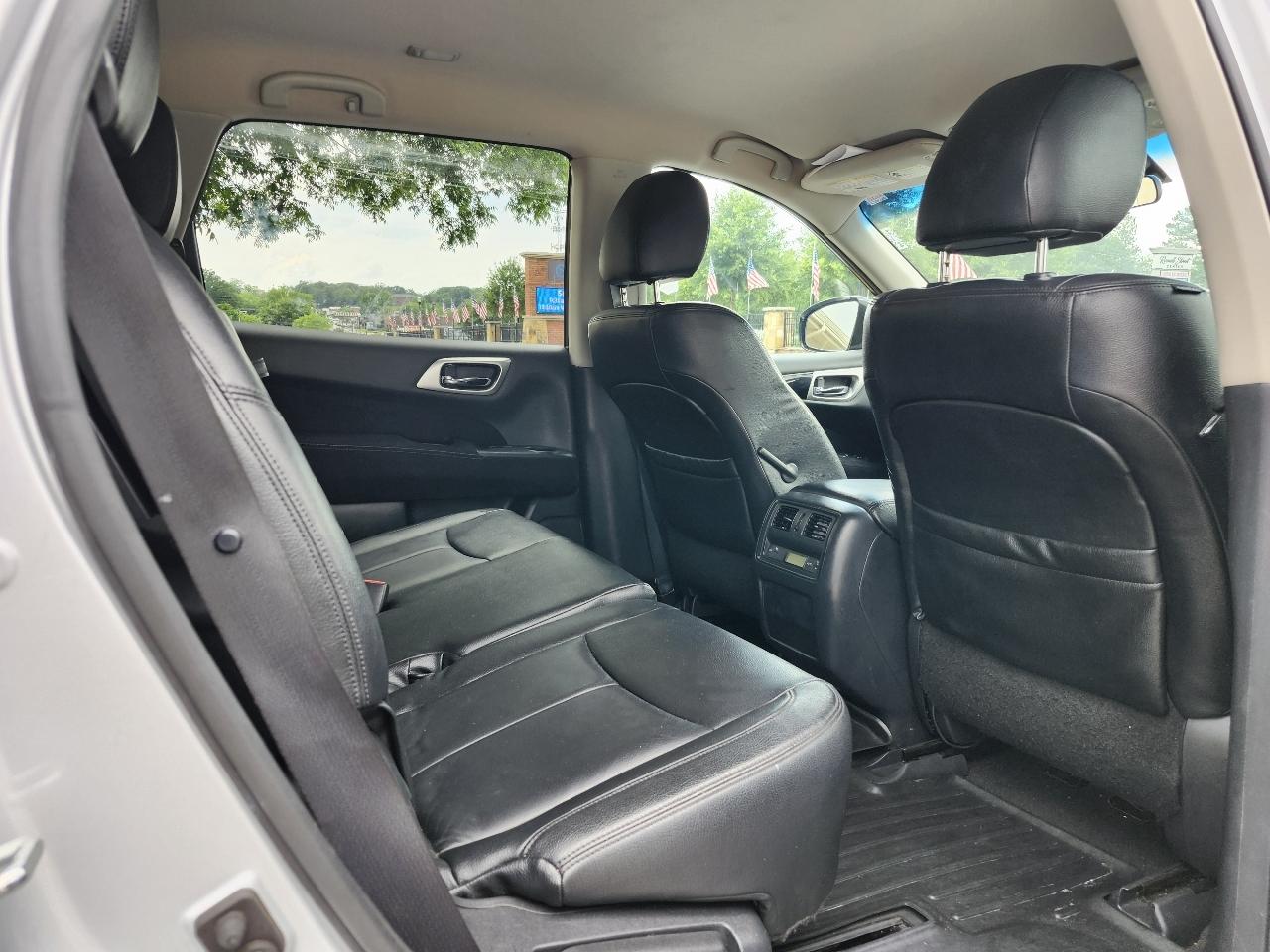 Nissan Pathfinder LE 2WD 2013