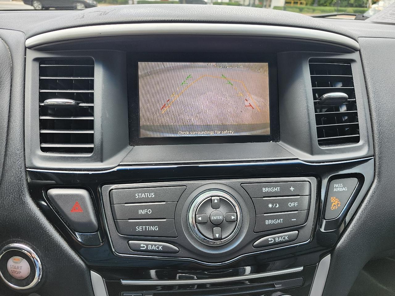 Nissan Pathfinder LE 2WD 2013