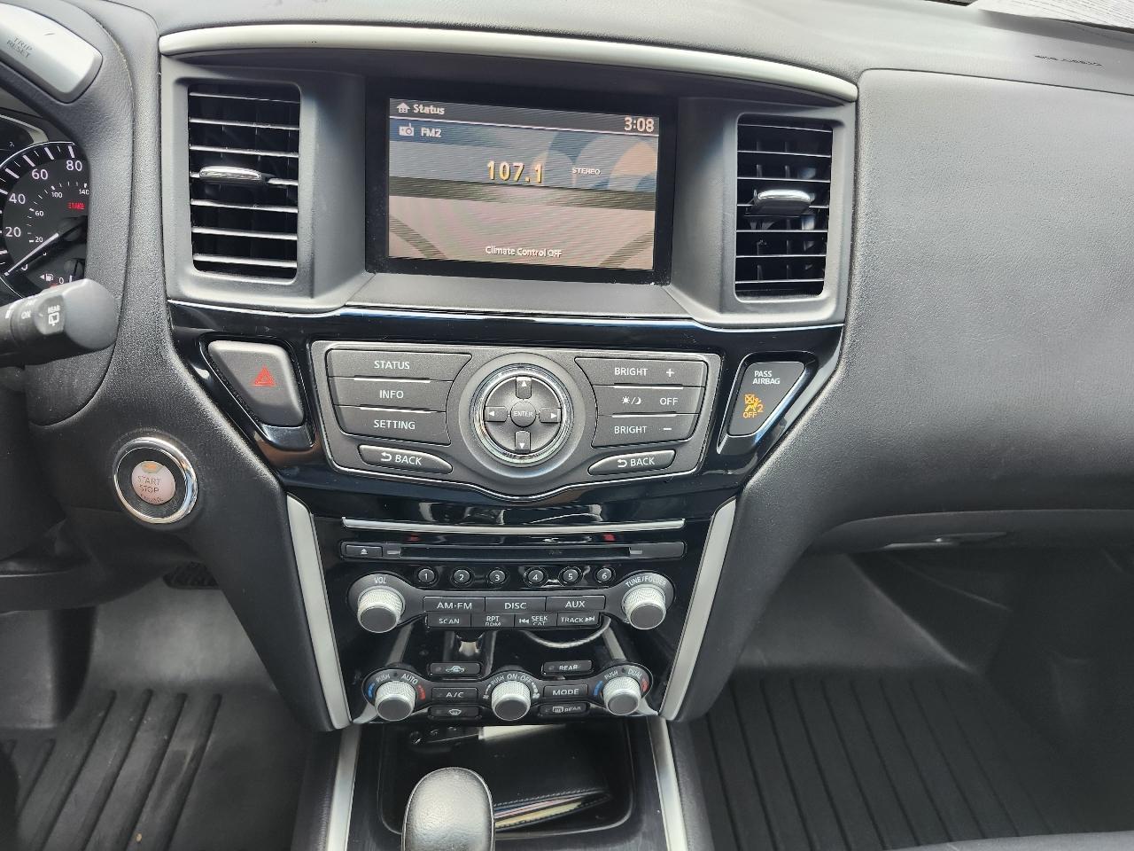 Nissan Pathfinder LE 2WD 2013