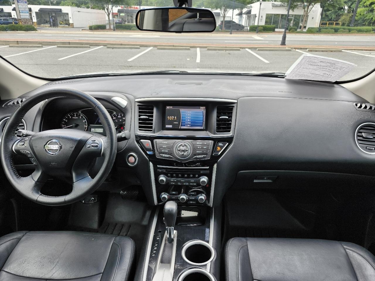 Nissan Pathfinder LE 2WD 2013