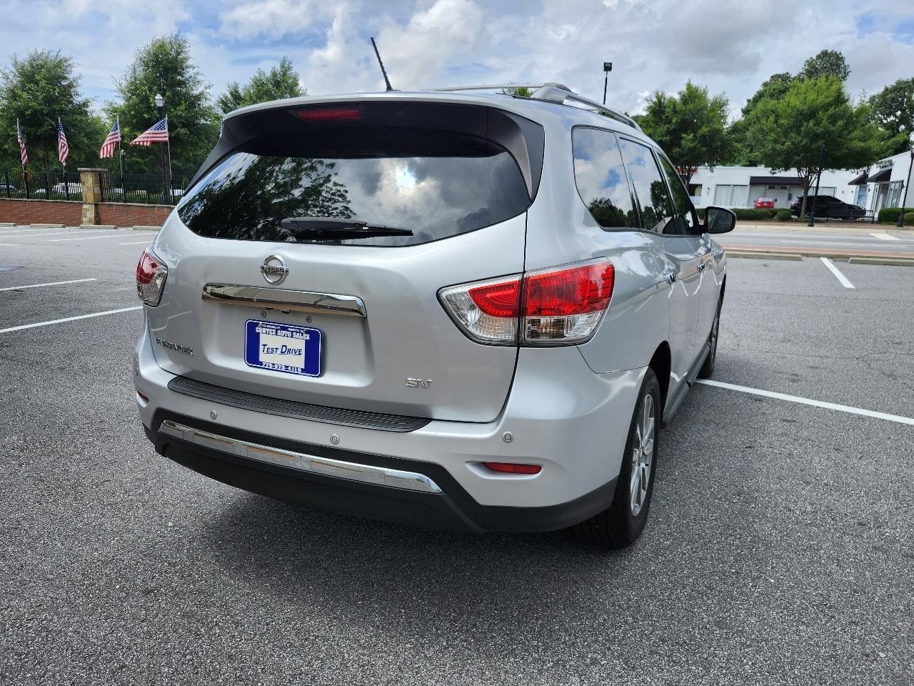 Nissan Pathfinder LE 2WD 2013