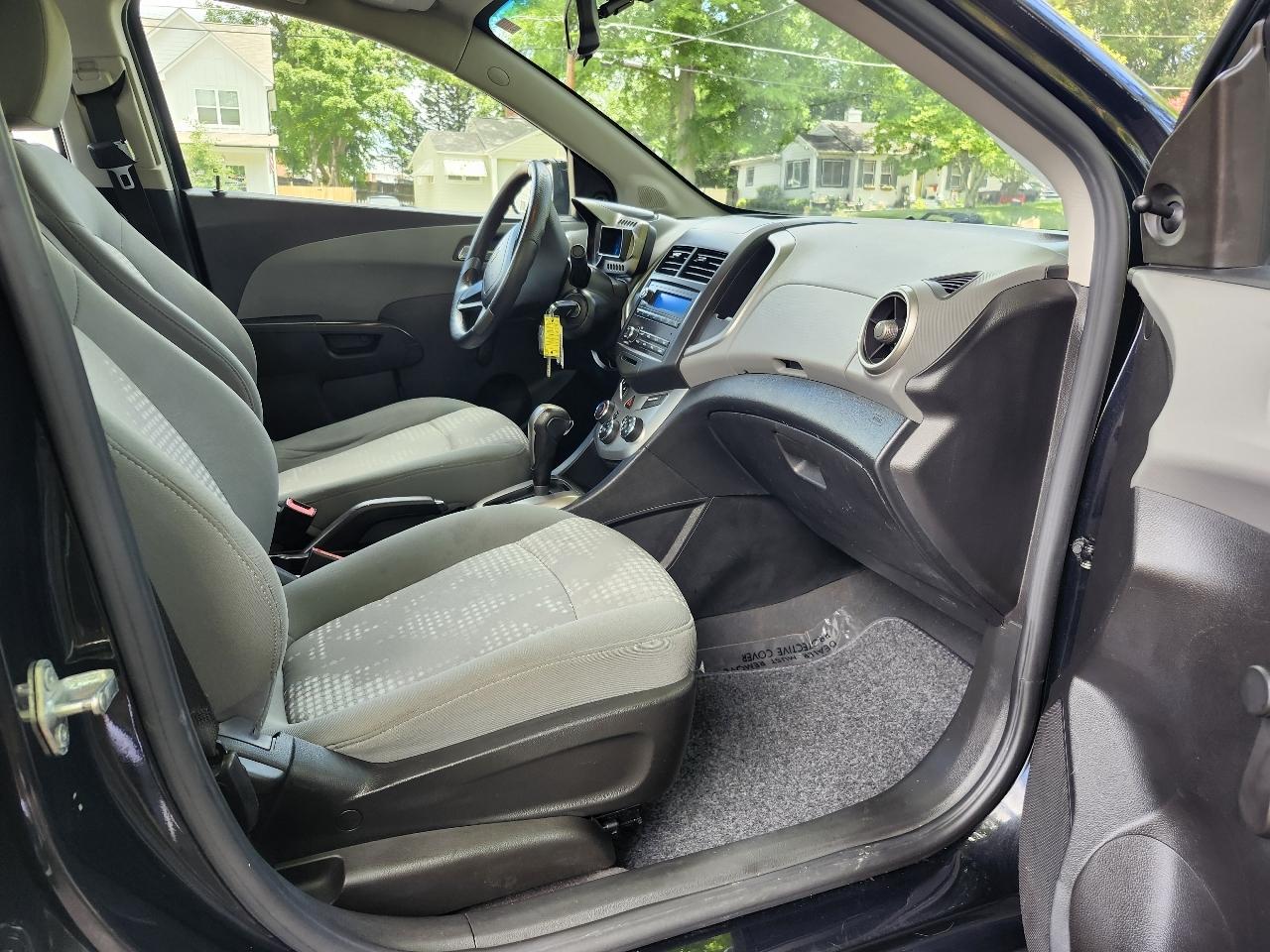 Chevrolet Sonic LS Auto Sedan 2014