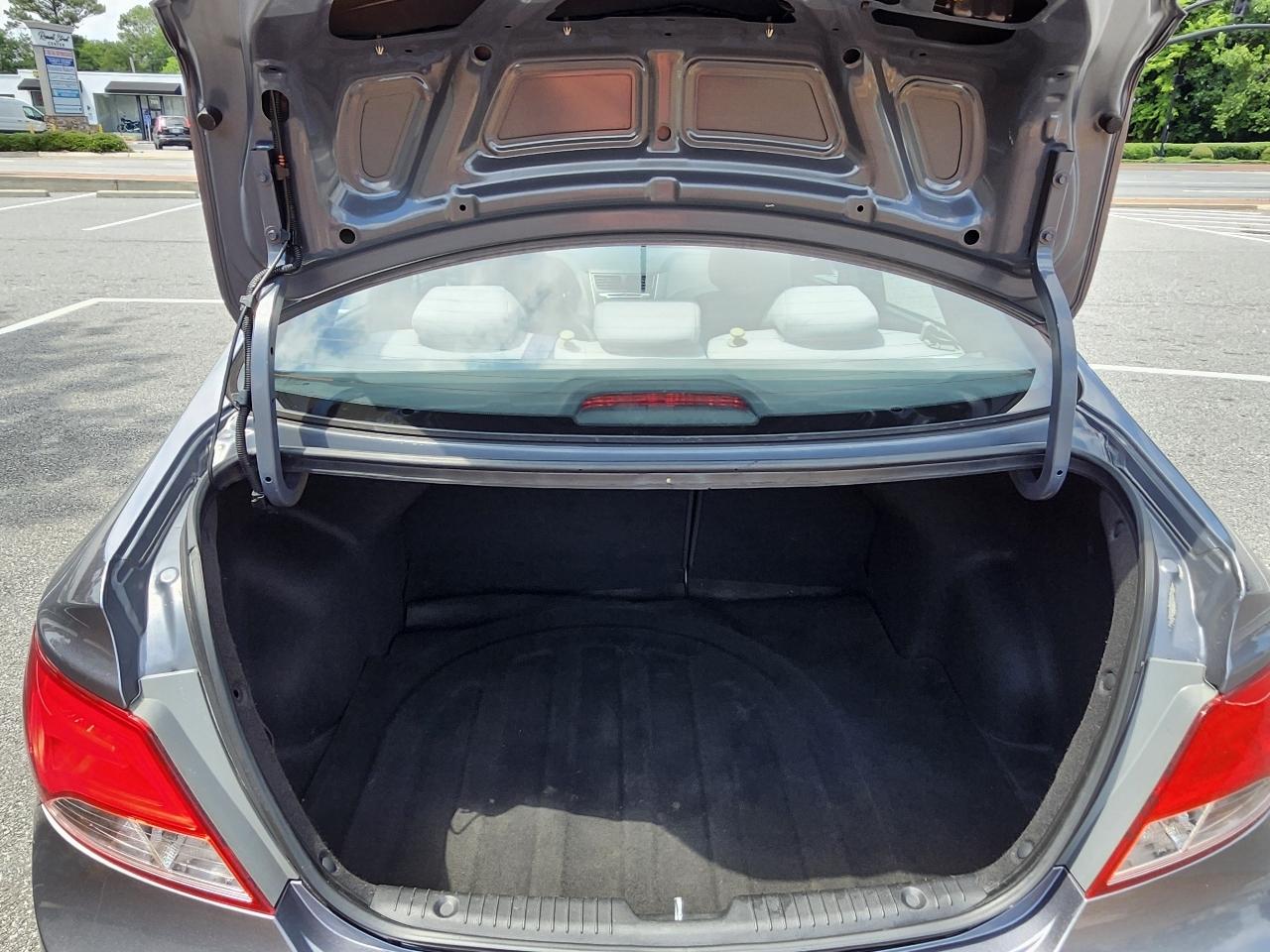 Hyundai Accent SE 4-Door 6A 2016