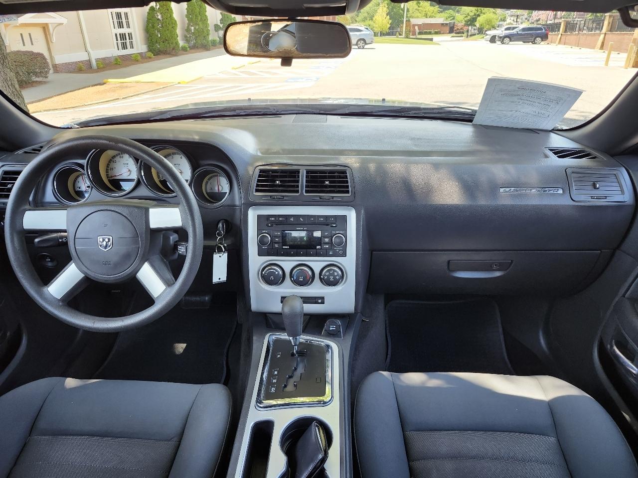 Dodge Challenger SE 2010