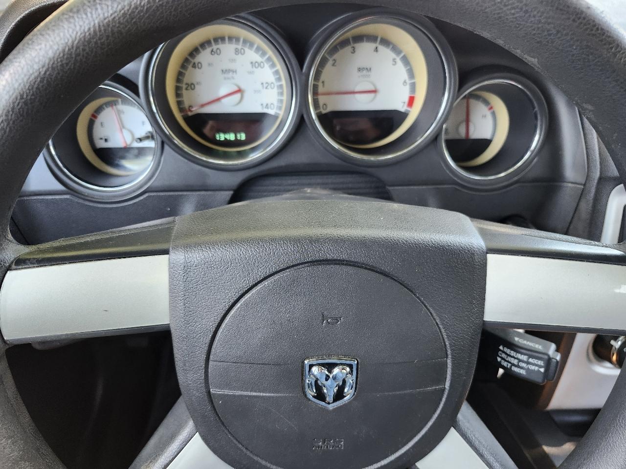 Dodge Challenger SE 2010
