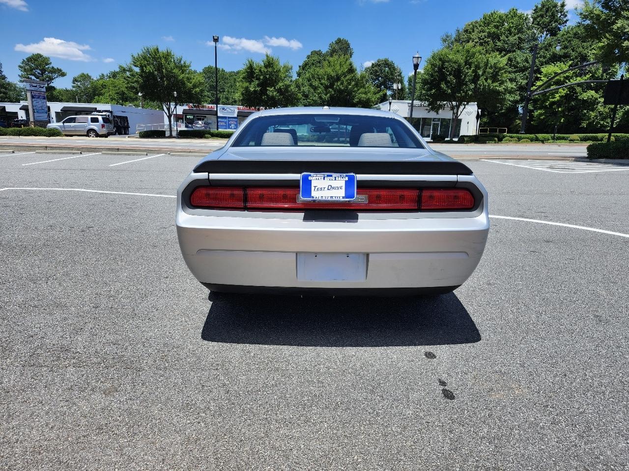 Dodge Challenger SE 2010
