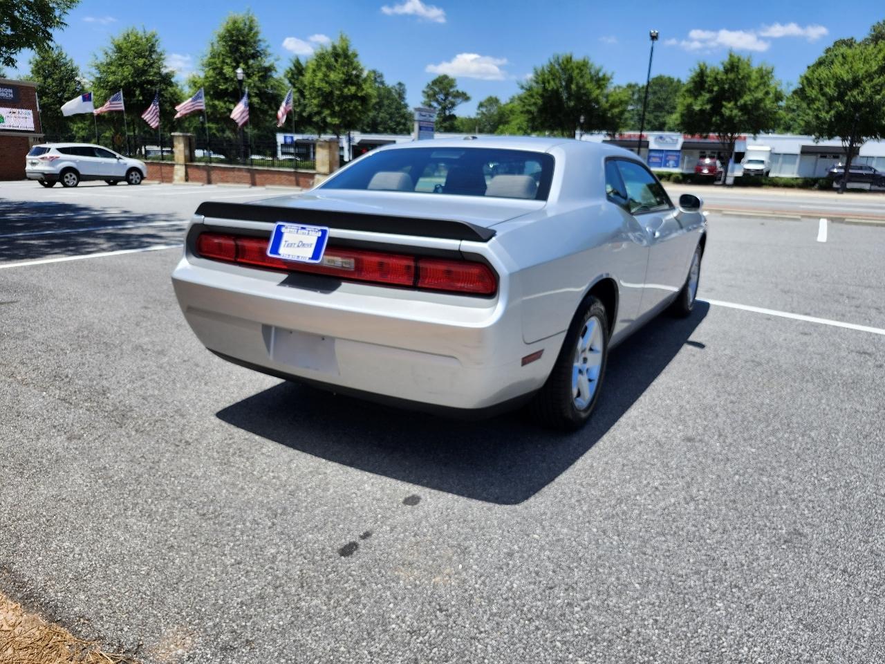 Dodge Challenger SE 2010