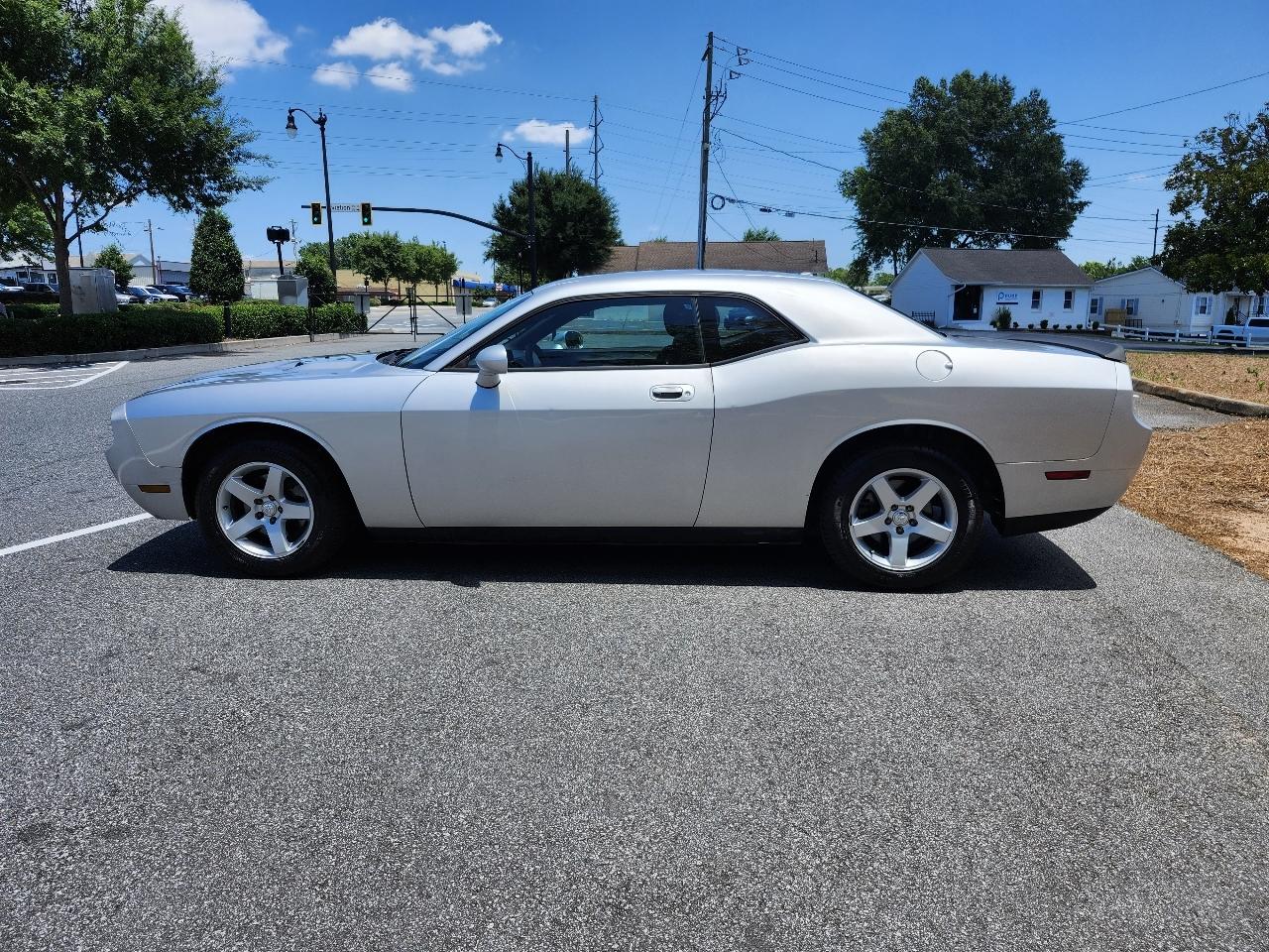 Dodge Challenger SE 2010