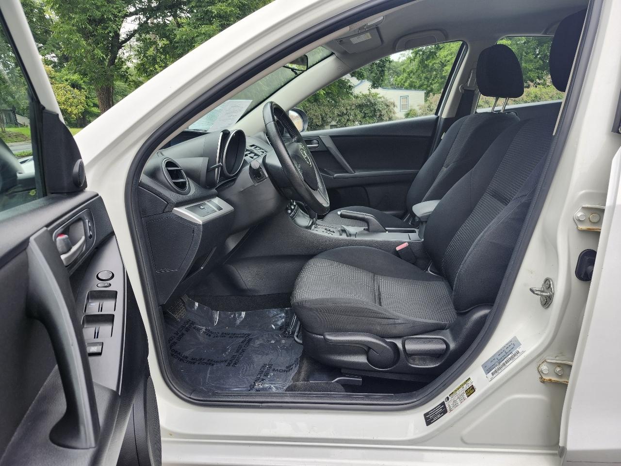 Mazda MAZDA3 i Touring AT 4-Door 2013
