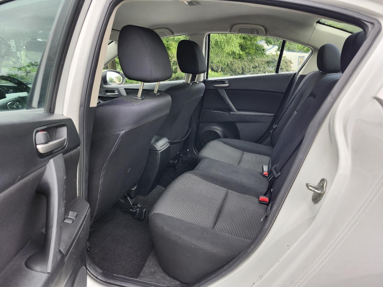 Mazda MAZDA3 i Touring AT 4-Door 2013