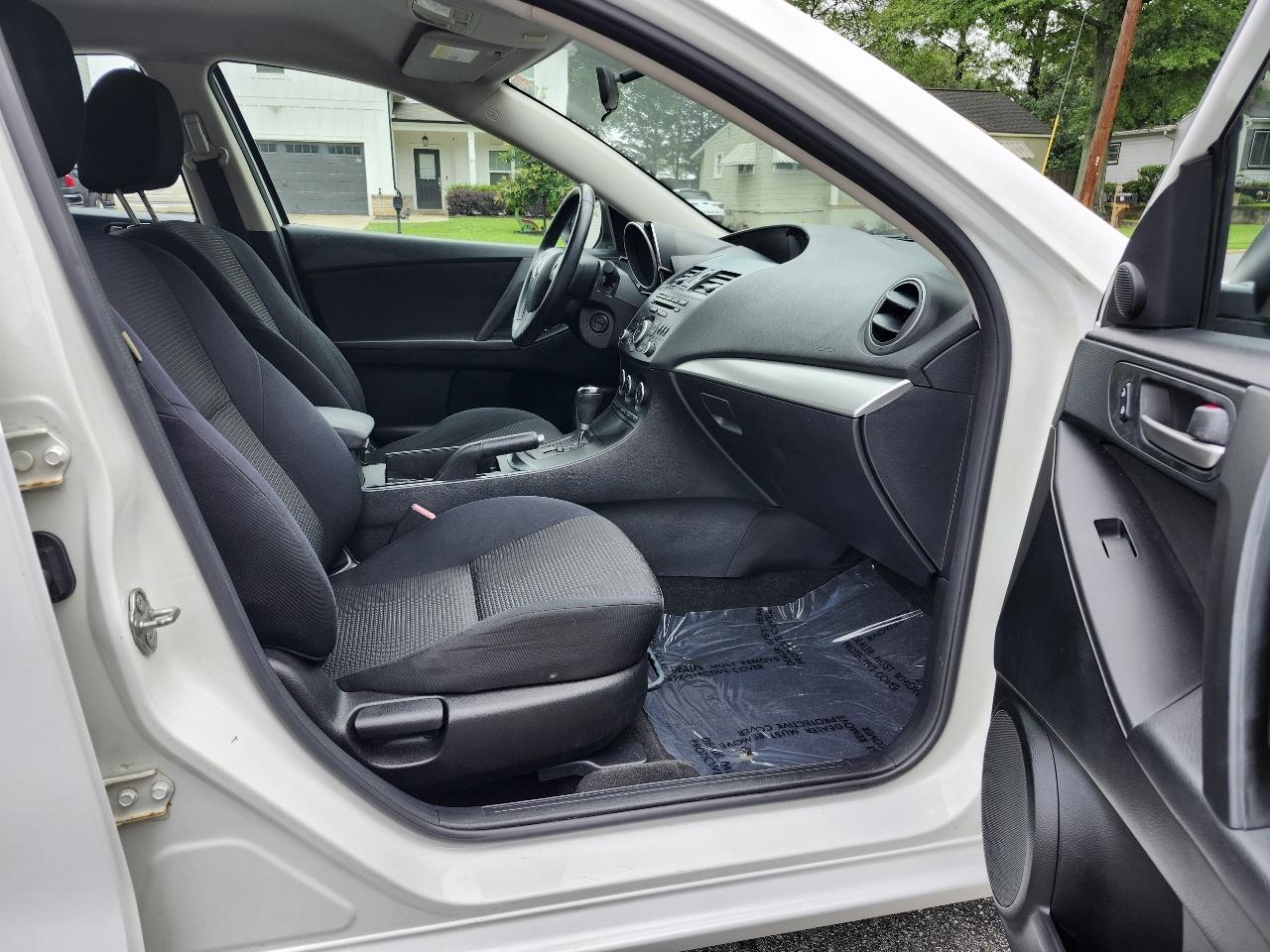 Mazda MAZDA3 i Touring AT 4-Door 2013