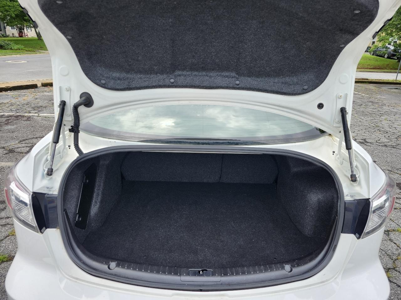 Mazda MAZDA3 i Touring AT 4-Door 2013