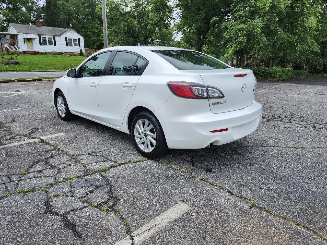 Mazda MAZDA3 i Touring AT 4-Door 2013
