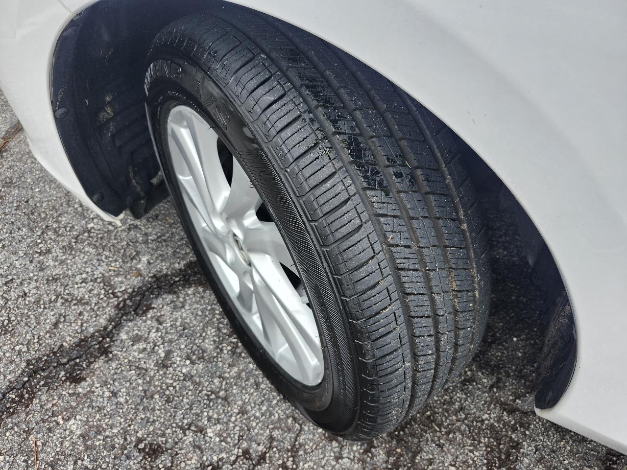 Mazda MAZDA3 i Touring AT 4-Door 2013