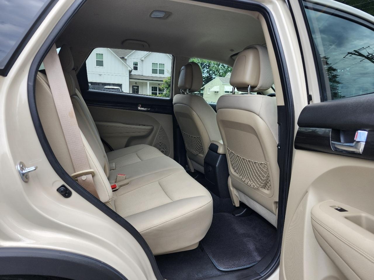 Kia Sorento LX 2WD 2011