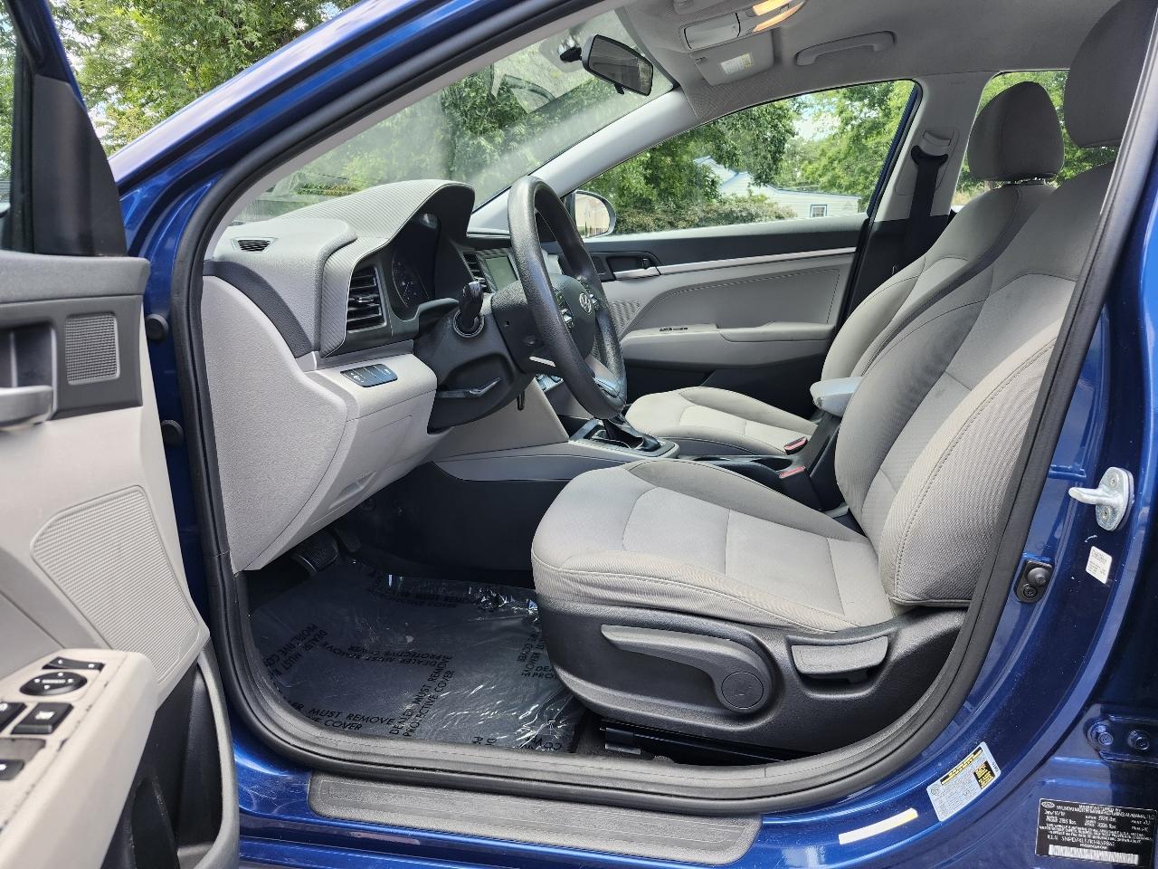 Hyundai Elantra SE 6AT 2019