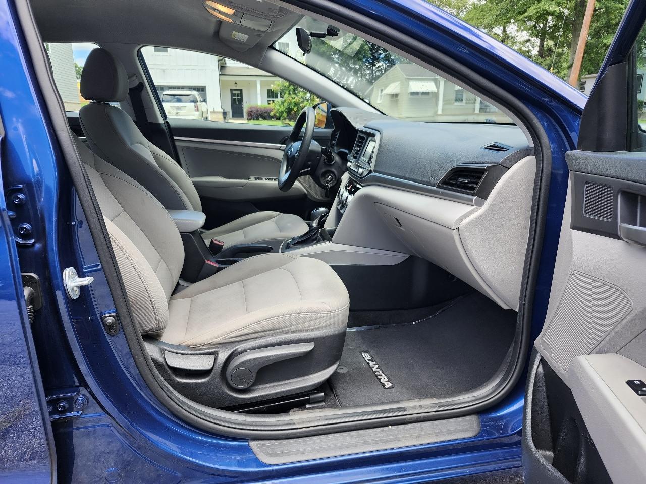Hyundai Elantra SE 6AT 2019