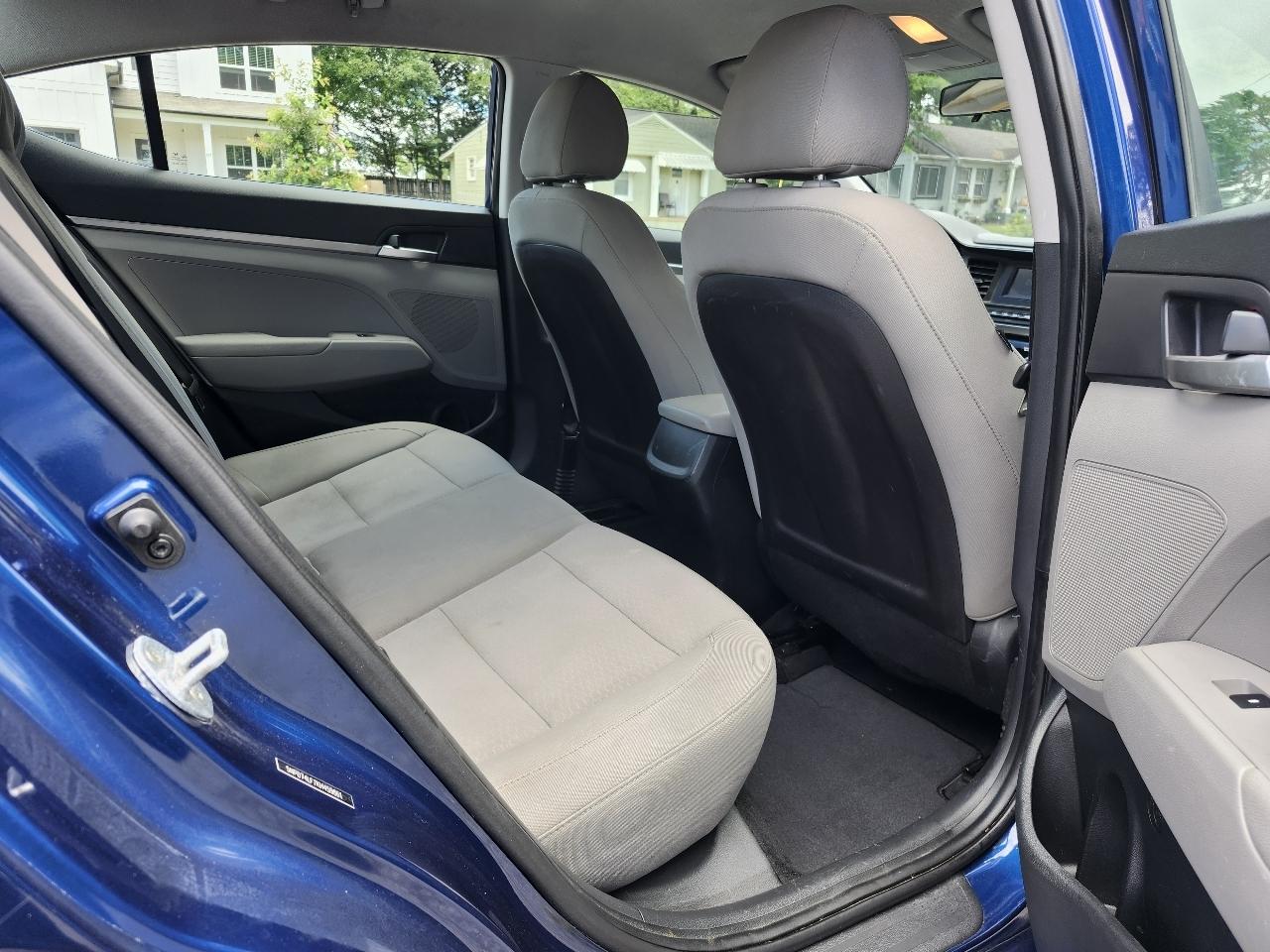 Hyundai Elantra SE 6AT 2019