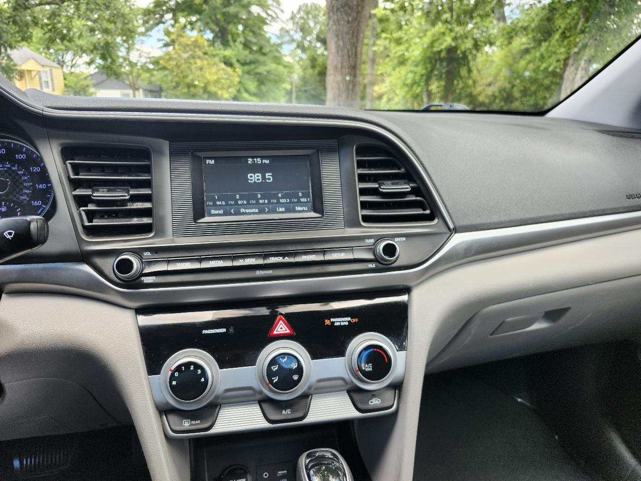 Hyundai Elantra SE 6AT 2019