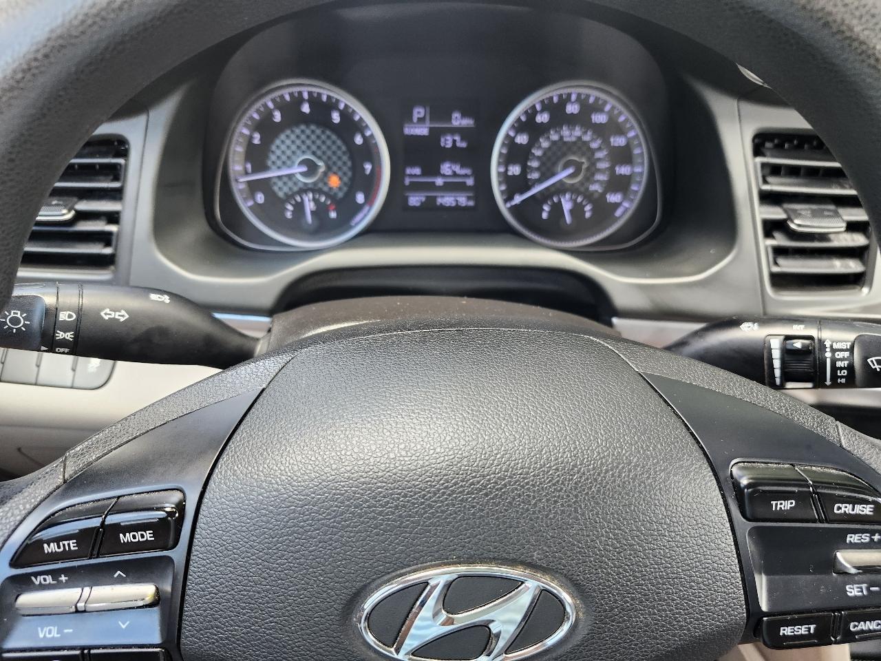 Hyundai Elantra SE 6AT 2019