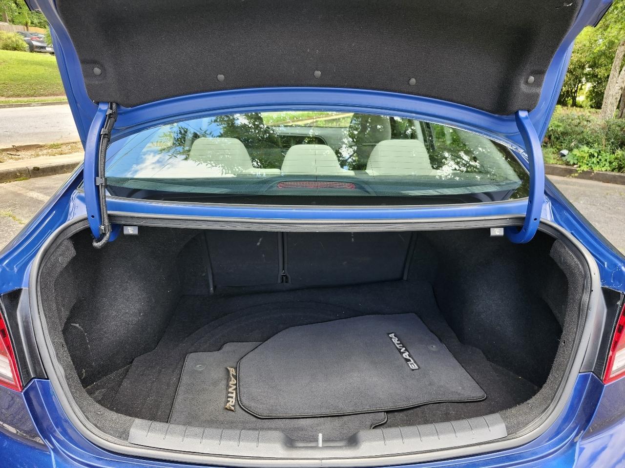 Hyundai Elantra SE 6AT 2019