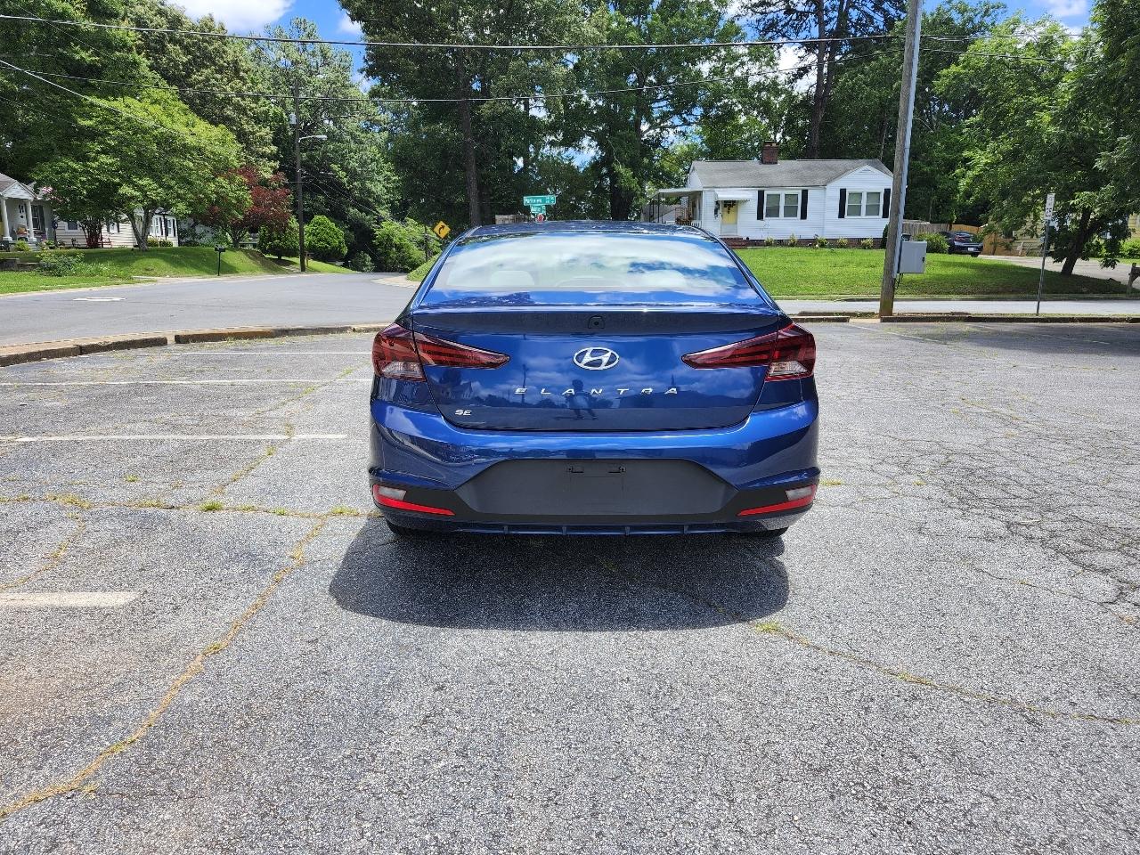 Hyundai Elantra SE 6AT 2019