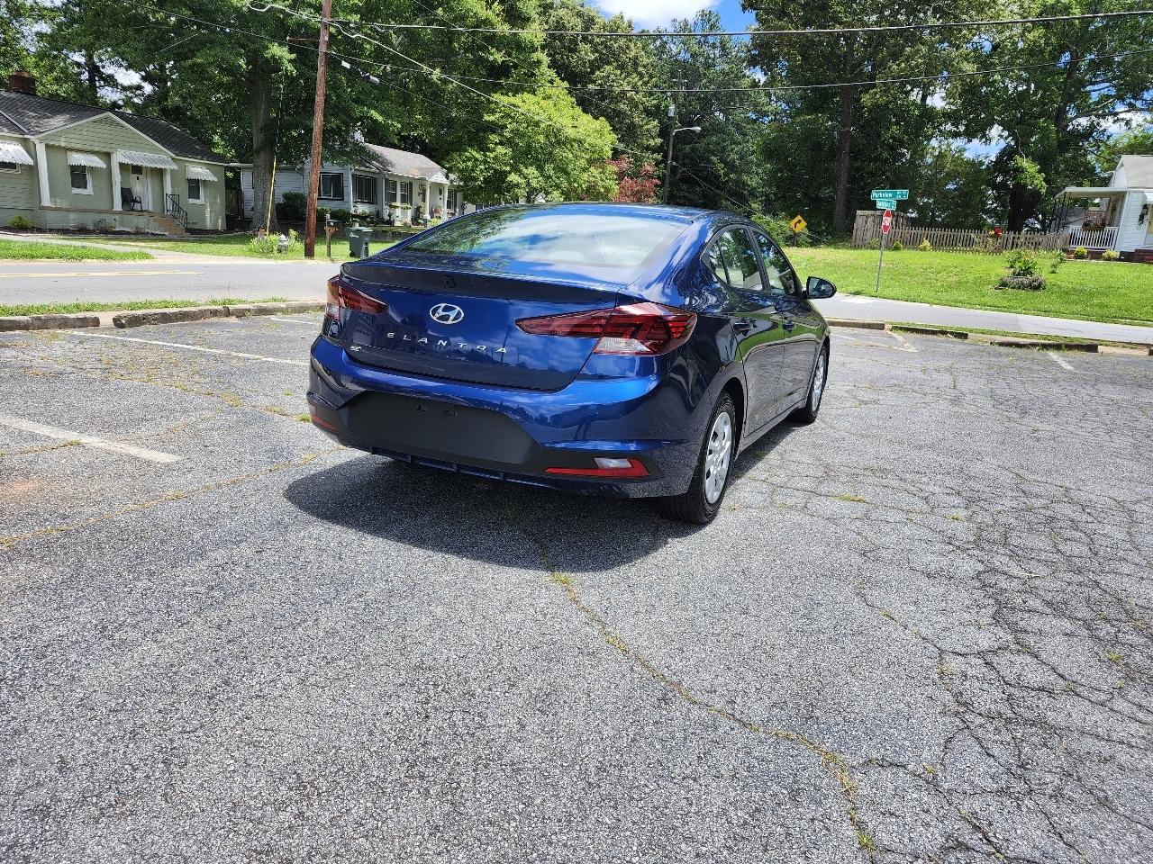 Hyundai Elantra SE 6AT 2019